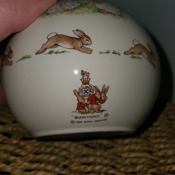 Bunnykins Queen of May coin bank, royal doulton, 1988, bone China, moneyball - Picture 3 of 10